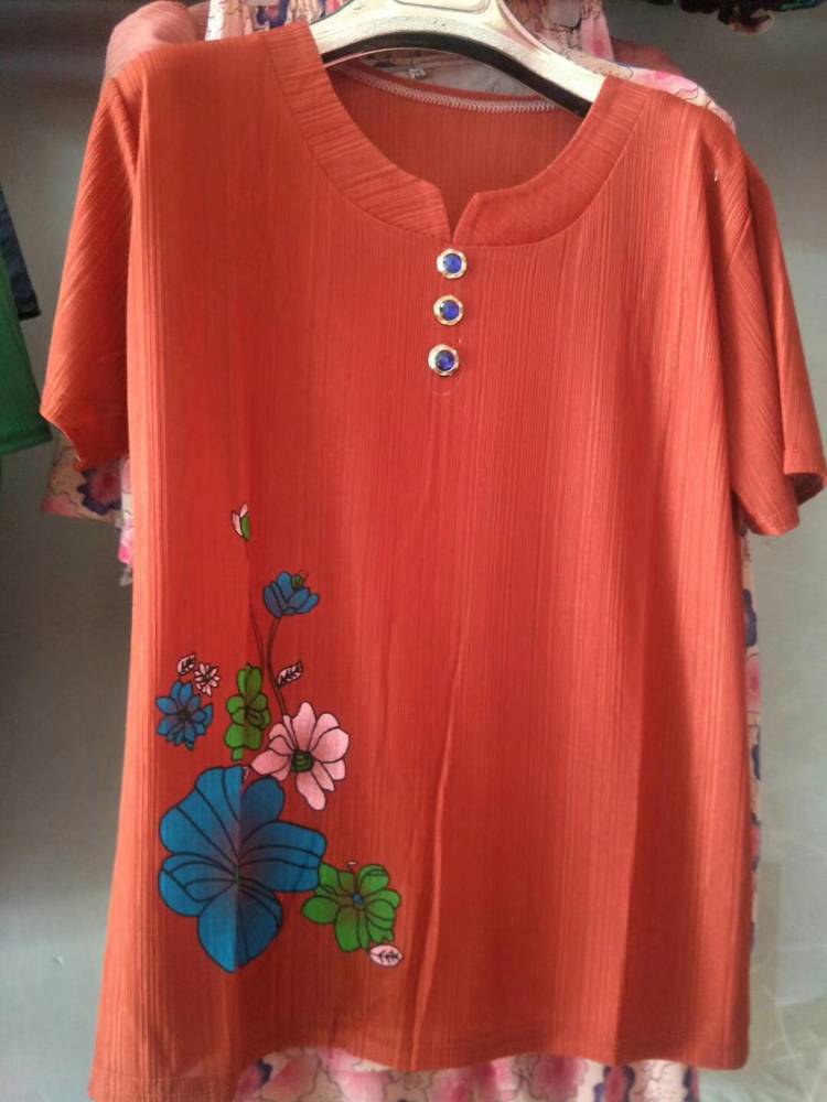 德陽服裝批發市場探秘 廣場舞阿姨裝10元起，年輕媽媽裝半袖5元拿貨